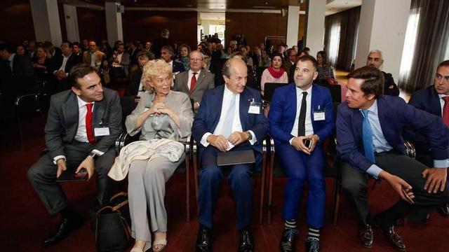 Asistentes al encuentro empresarial de Aefas, con Manuel Iturbe (Banco Santander), Lucía Urbán, José Manuel González, Oscar Rodríguez (Tactio) y Eduardo Dávila en primera fila.