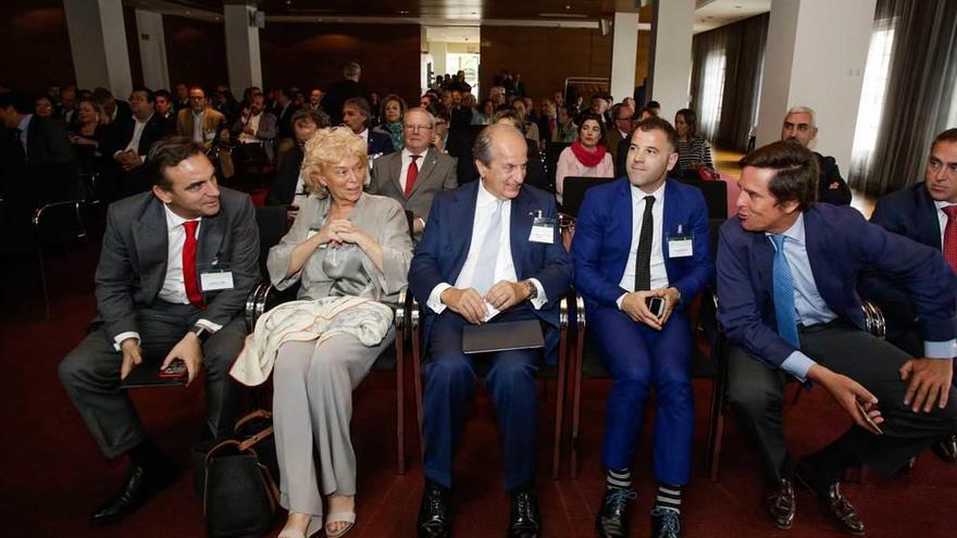 Asistentes al encuentro empresarial de Aefas, con Manuel Iturbe (Banco Santander), Lucía Urbán, José Manuel González, Oscar Rodríguez (Tactio) y Eduardo Dávila en primera fila.