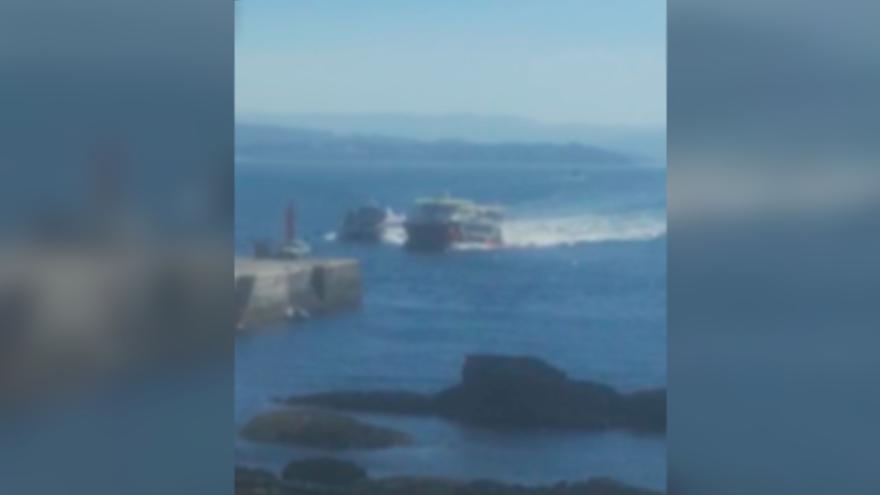 La Guardia Civil denuncia a dos navieras por una arriesgada maniobra de atraque en Ons