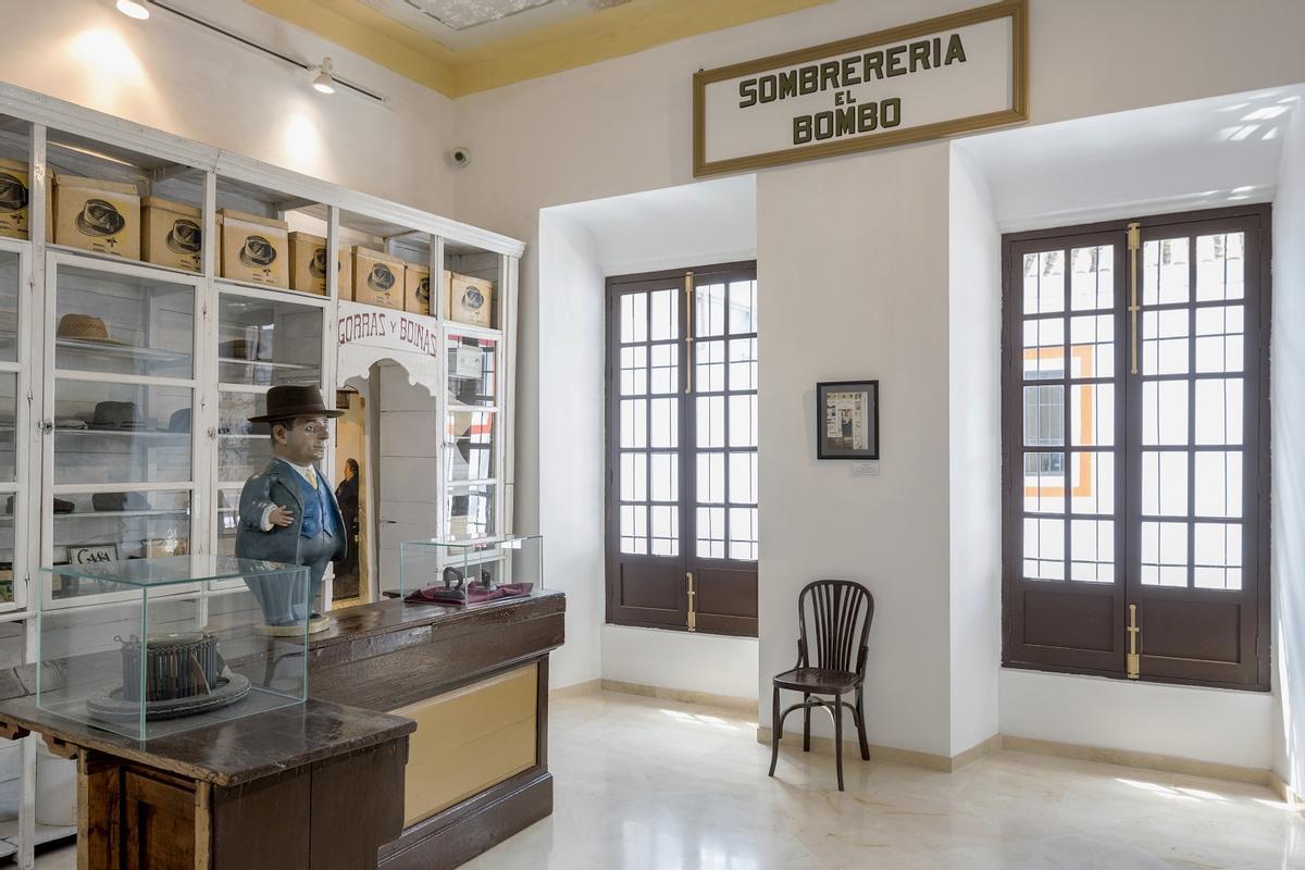 Recreación de la antigua sombrerería El Bombo en el Museo de Osuna.