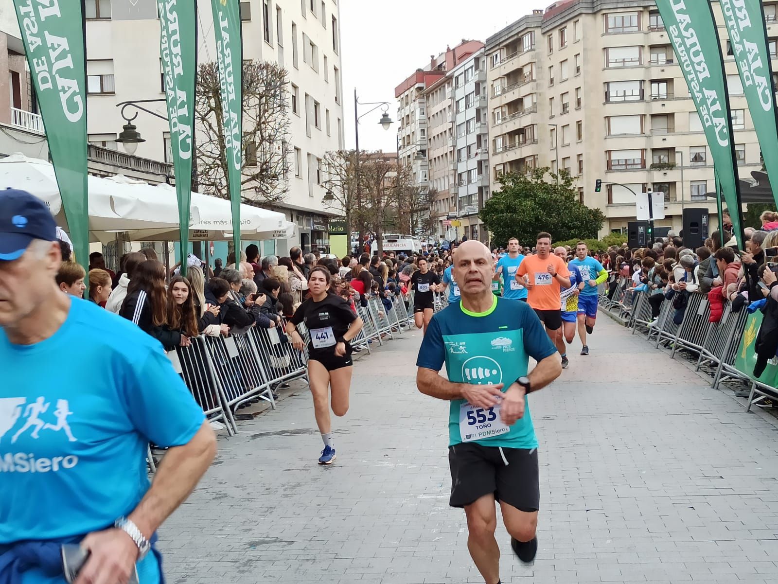 Casi 1.500 participantes disputan la carrera de Fin de Año de Pola de Siero