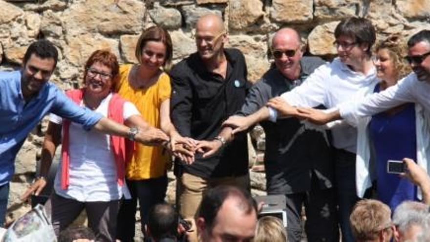 Fotografia grupal al final de la presentació a Girona.