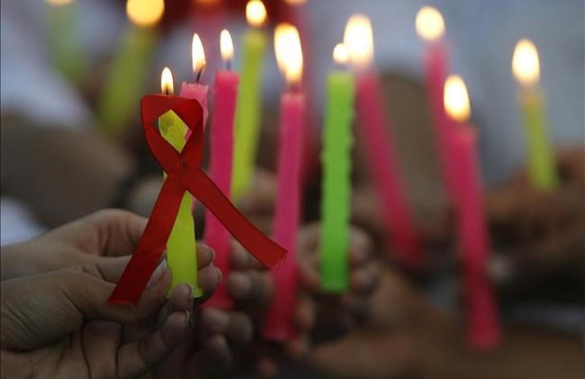 abertran17691285 people hold candles during a hiv aids awareness campaign to 161129123610