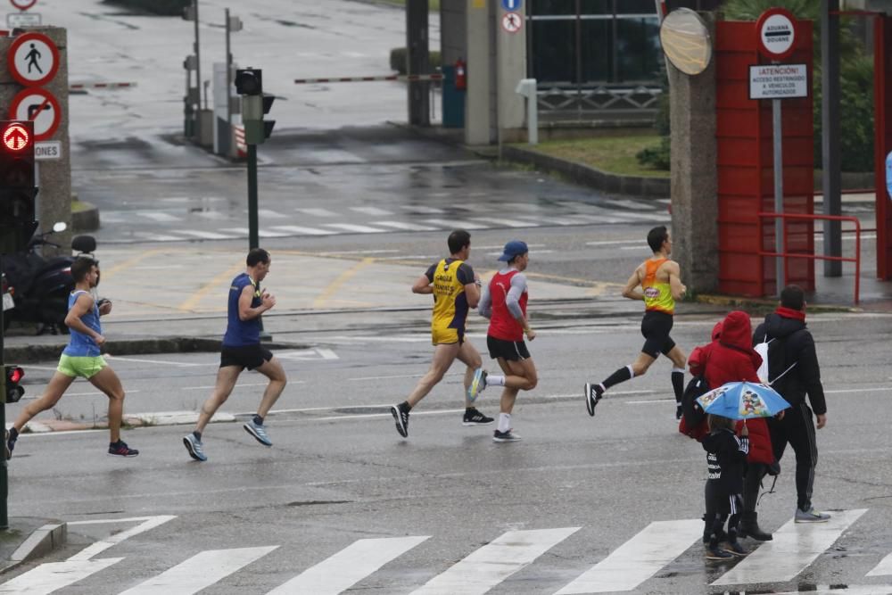 Invasión Celeste bajo la lluvia de Vigo. // Alba Villar