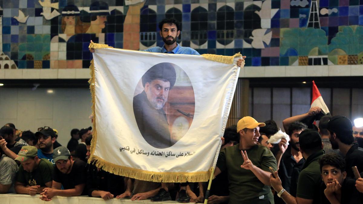 Simpatizantes del clérigo chiíta iraquí Muqtada al-Sadr irrumpen en la &quot;Zona Verde