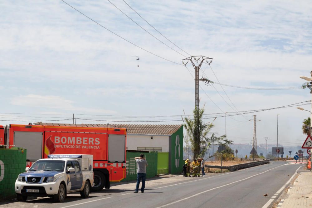 Un incendio en Aldaia es visible a varios kilómetros