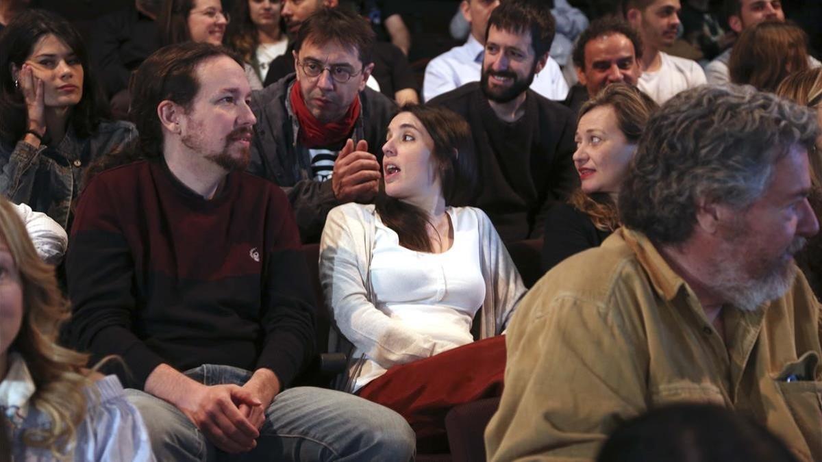 Pablo Iglesias, Irene Montero y Juan Carlos Monedero han acudido un cine para ver cortometrajes sobre el Medio Ambiente, en el día de reflexión.