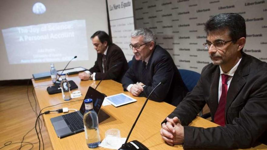 De derecha a izquierda, João Rocha, Santiago García y José Manuel González.