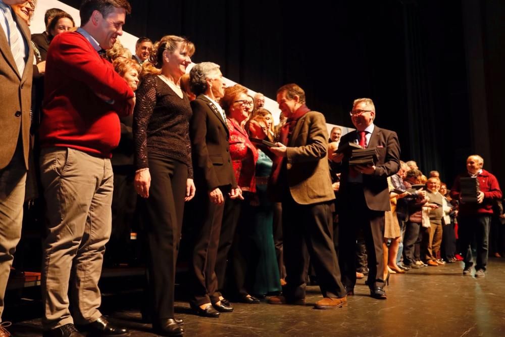 El empresario y músico aficionado fue director y cantante de varias agrupaciones.