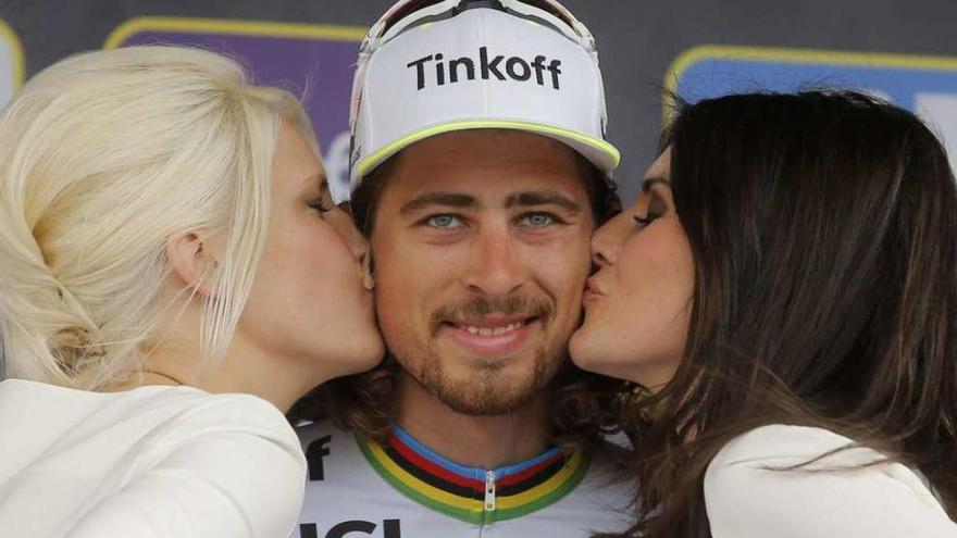 Peter Sagan, felicitado en el podio. // Olivier Hoslet