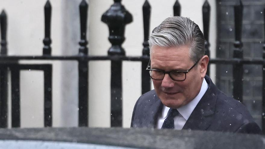 Los rivales de Starmer preparan el último golpe a su liderazgo tras una semana negra para el Partido Laborista
