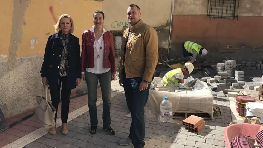 Fuentes e Ibarra visitaron ayer las obras de remodelación del barrio de San Cristóbal.