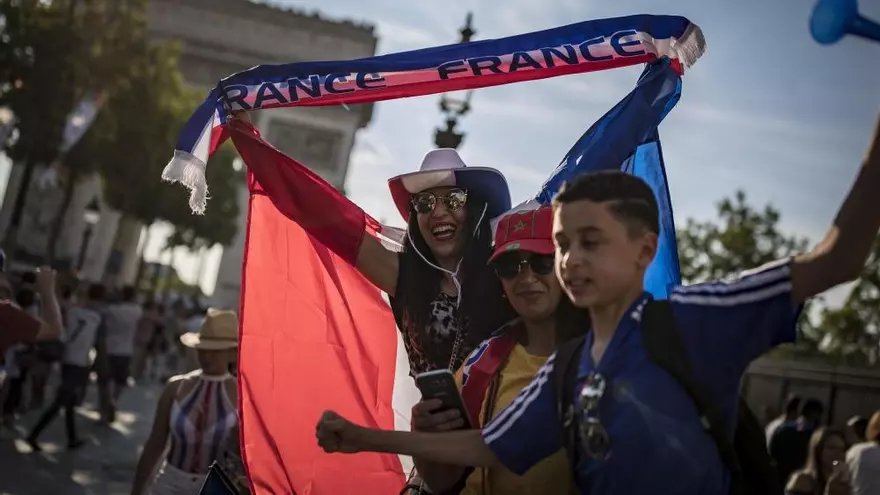 Se desata la locura en París por el pase de la selección francesa a semifinales del Mundial