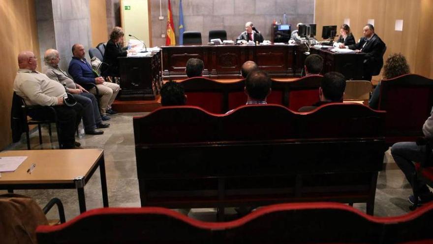 Un momento de la sesión del viernes en la sala de la Audiencia Provincial de Asturias.