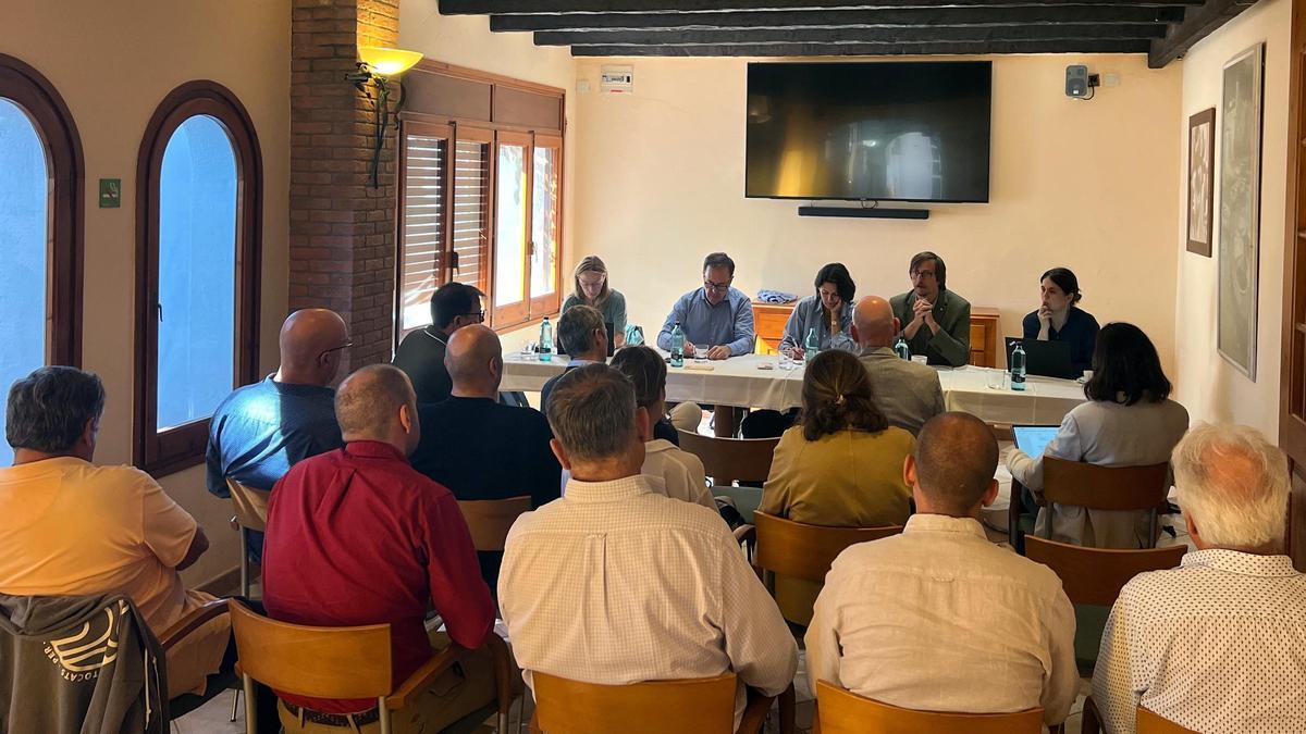 Imatge de la reunió de l'associació de càmpings de Girona amb el Govern
