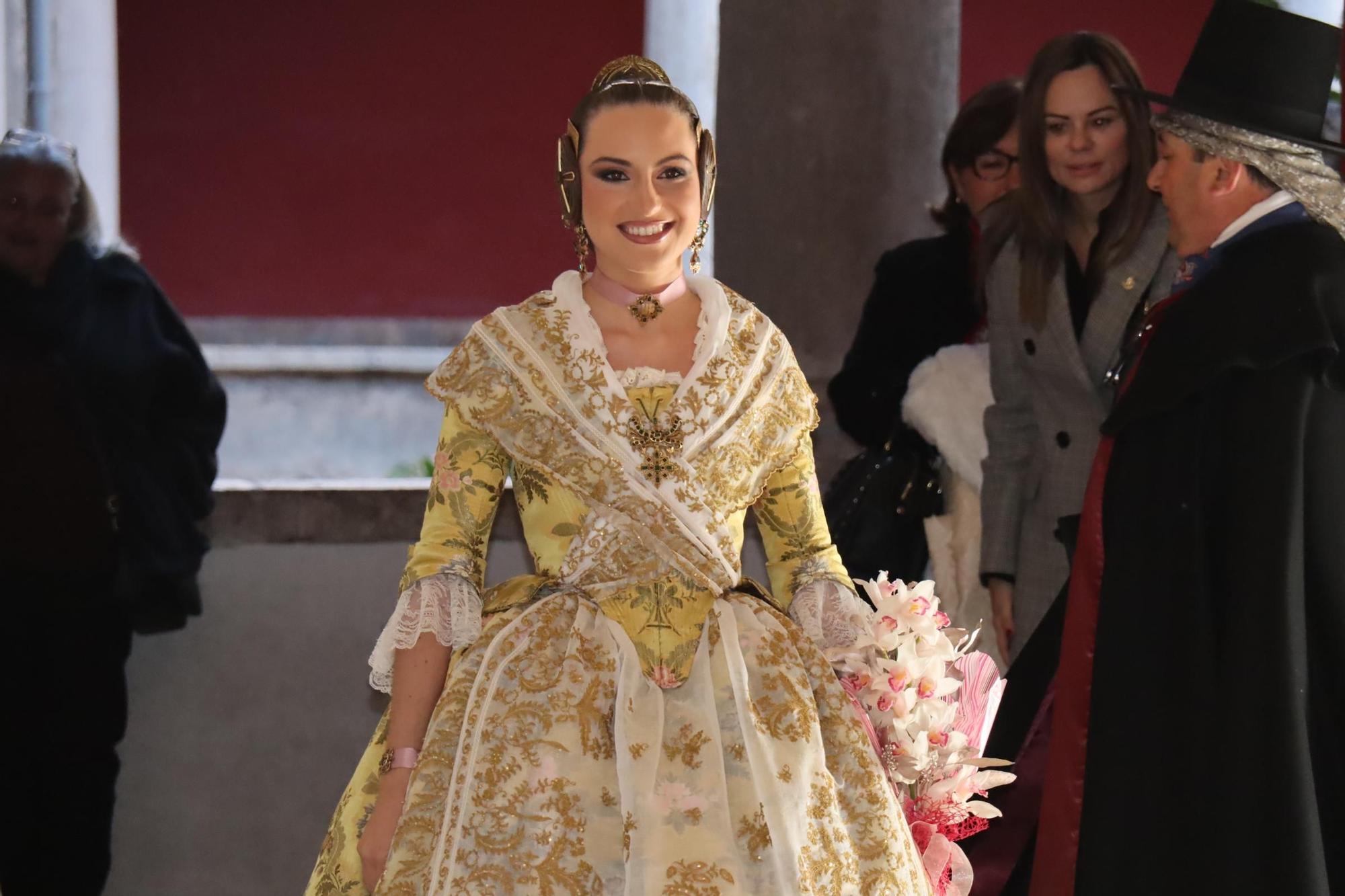 María Estela y la corte estrenan año con las Fallas del Carmen