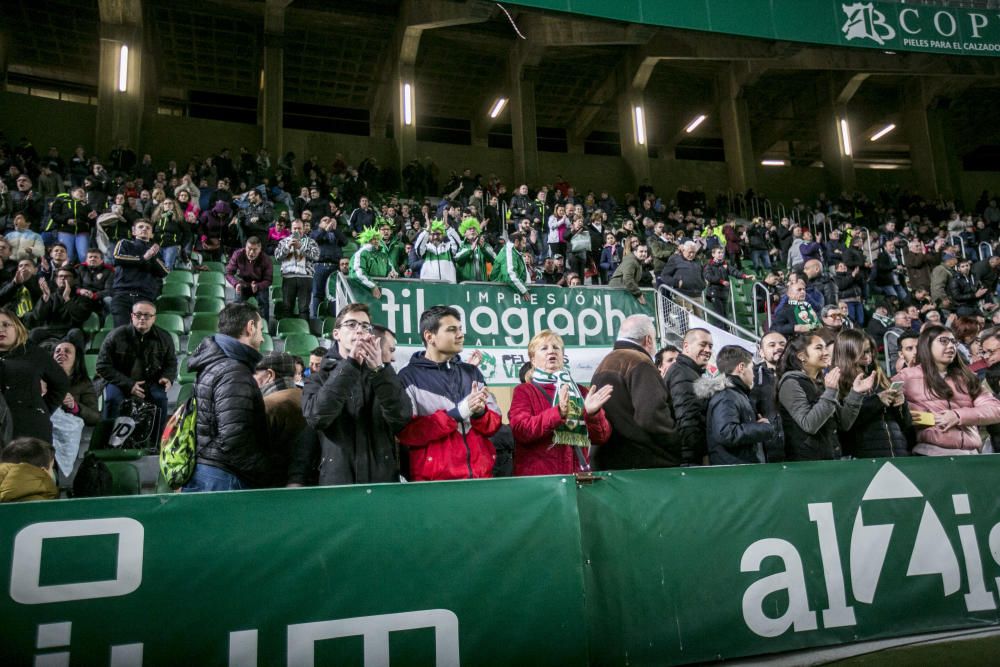 El Elche vence al Extremadura y se aleja de los puestos de descenso