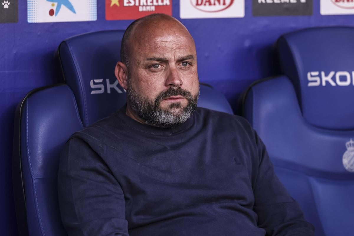 Manolo González, este domingo en el banquillo durante el partido contra el Betis.