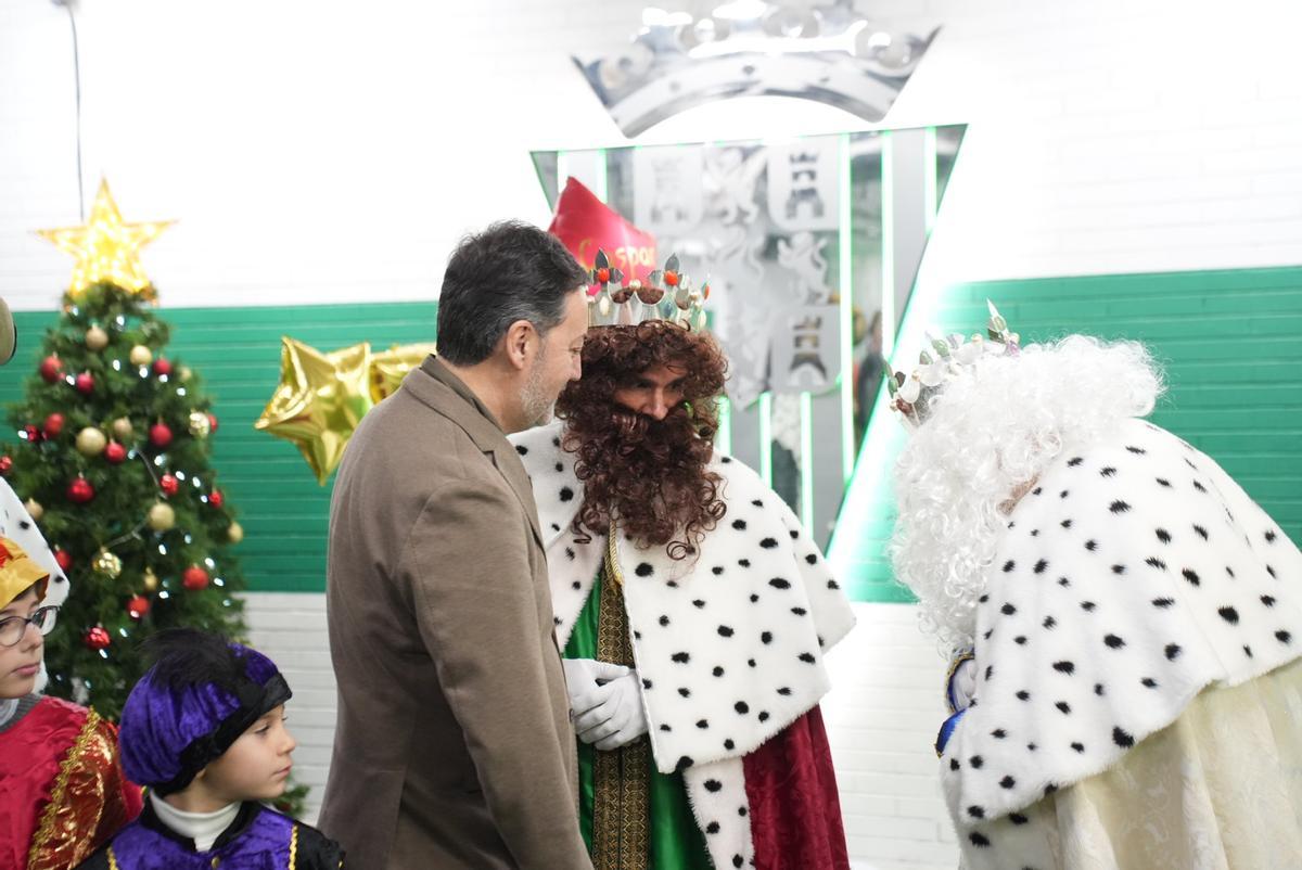 La recepción de Los Reyes Magos en El Arcángel, en imágenes