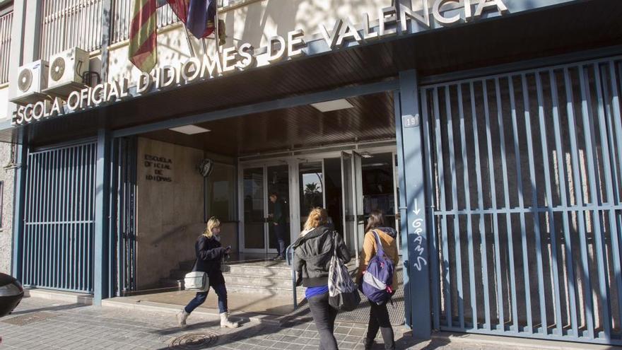 Entrada de la Escuela Oficial de Idiomas (EOI) de València.