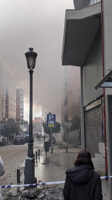 Fuerte explosión destruye un edificio en Madrid