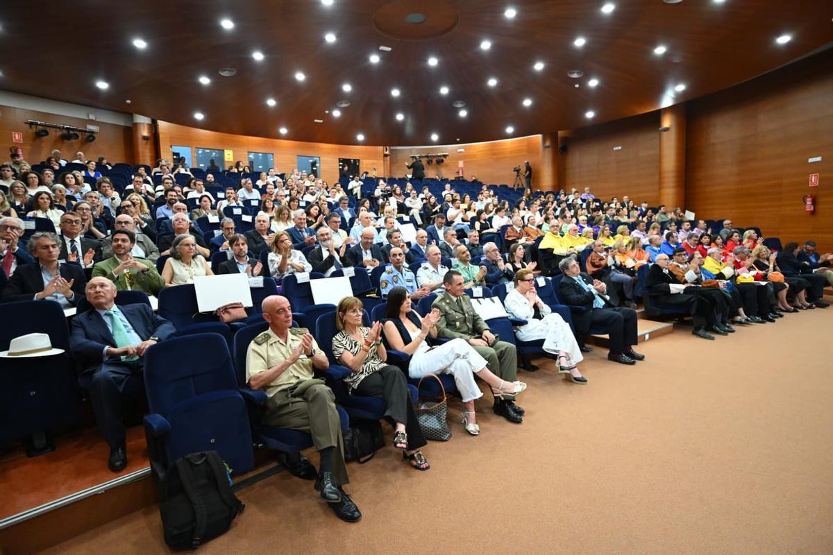 Por parte del Ayuntamiento de Elche acudieron al acto de la UMH las ediles Bonmatí y Rodil