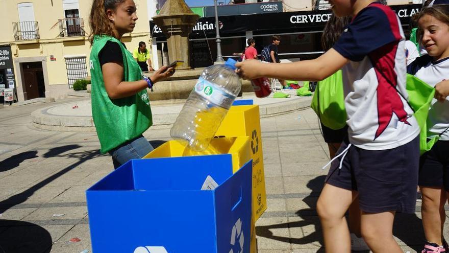 Promedio Badajoz gestionó el reciclado de 2.440 toneladas de plástico y 3.500 de papel en 2018