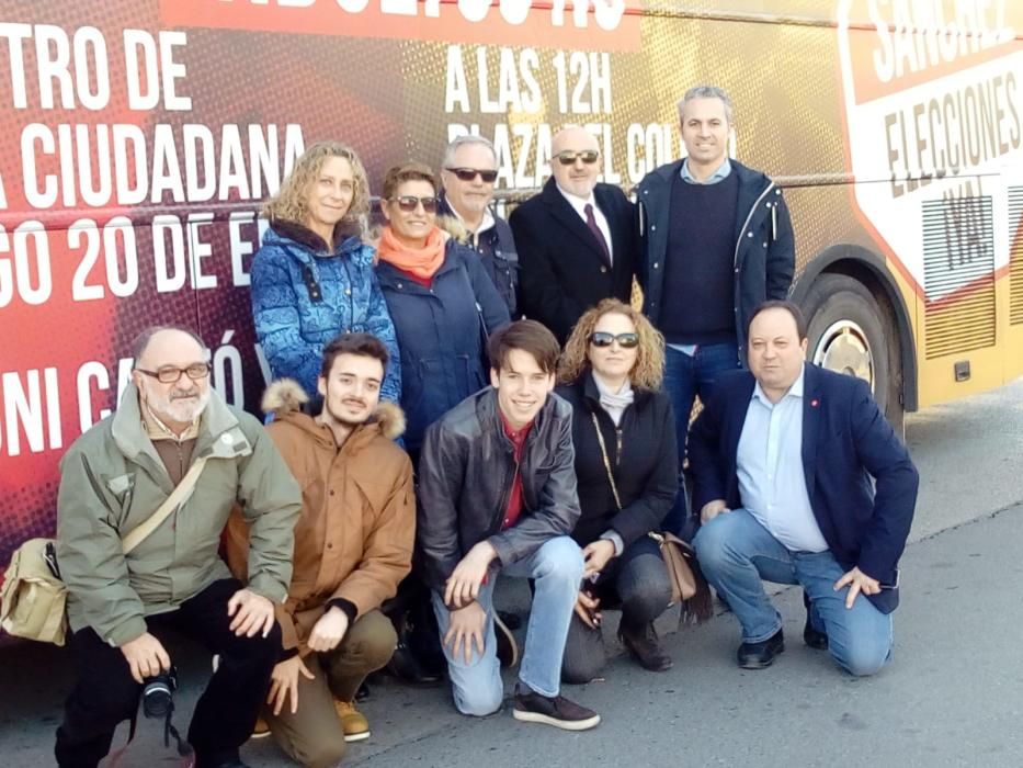 Dirigentes de Ciudadanos recorren l'Horta Sud en una campaña contra Pedro Sánchez.