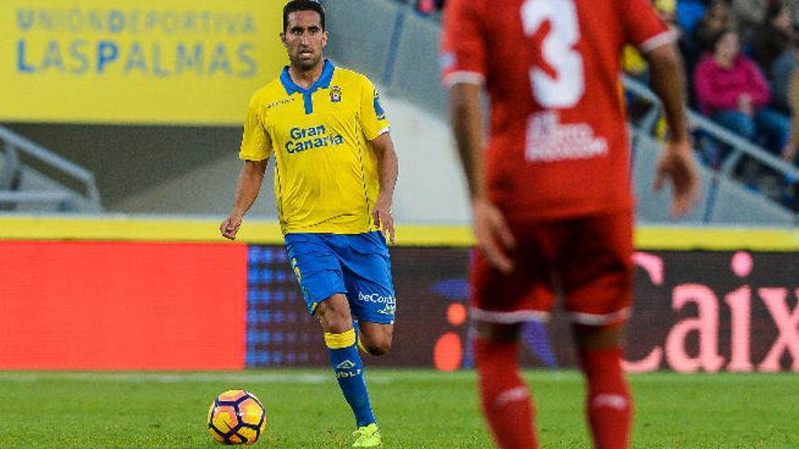 Ángel Montoro, mediocentro de la UD Las Palmas, durante el partido del domingo ante el Sevilla.