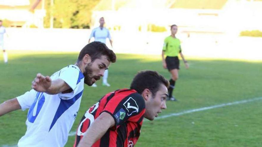 Sergio conduce, ayer, perseguido por un contrario. // Bernabé/Gutier