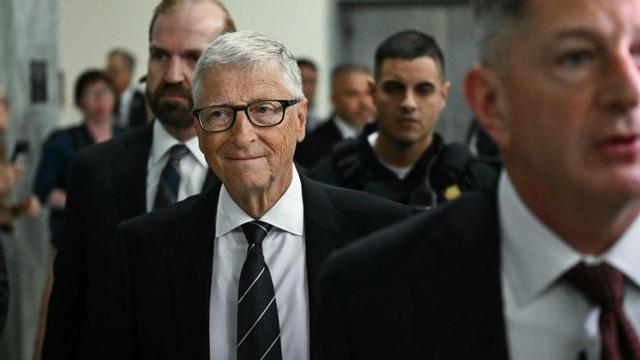 El multimilionari Bill Gates, ahir, abans de declarar. | KENT NISHIMURA / AFP