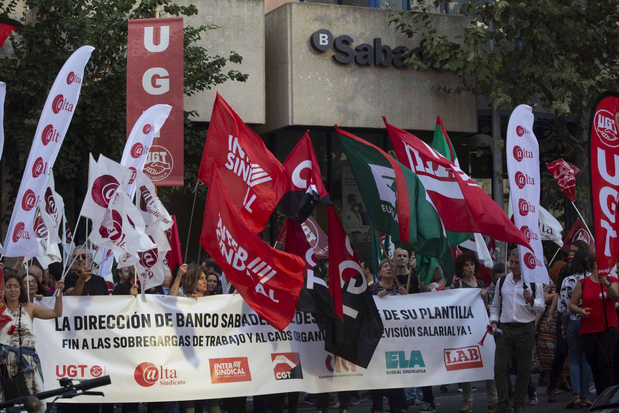 Protesta por las condiciones laborales en Banco Sabadell