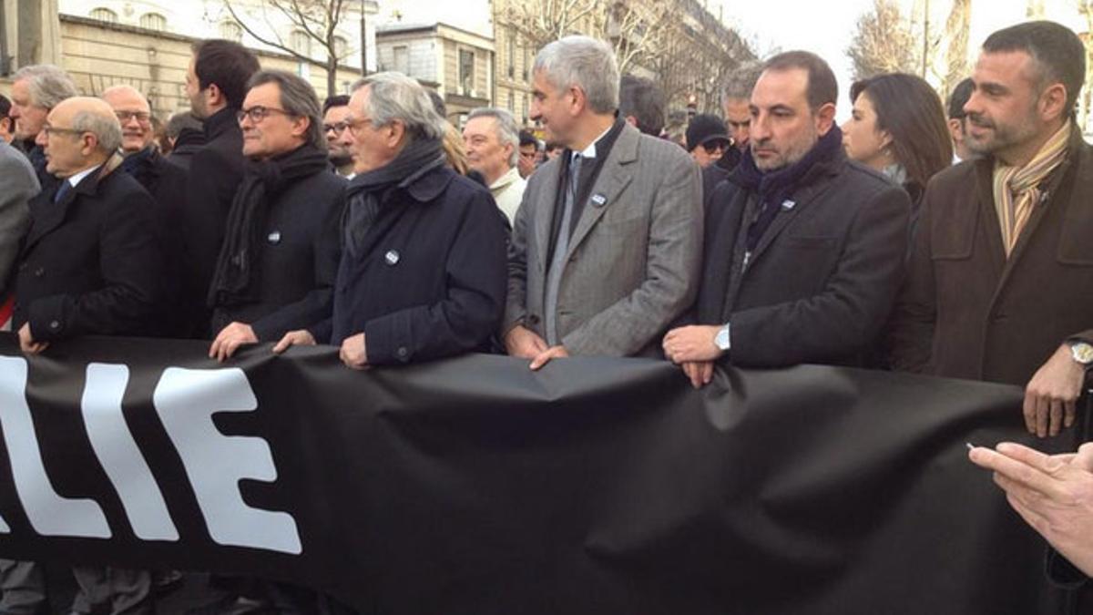 Manifestación multitudinaria contra el terrorismo en París