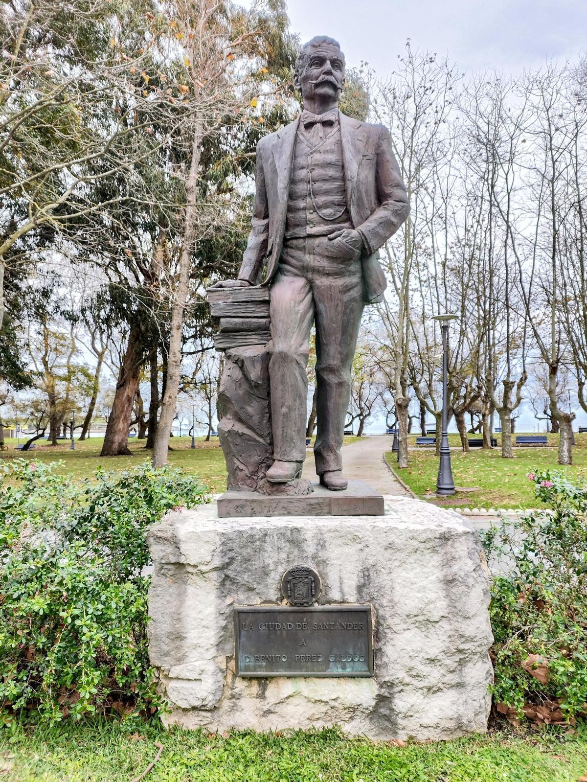 Monumento a Benito Pérez Galdós.