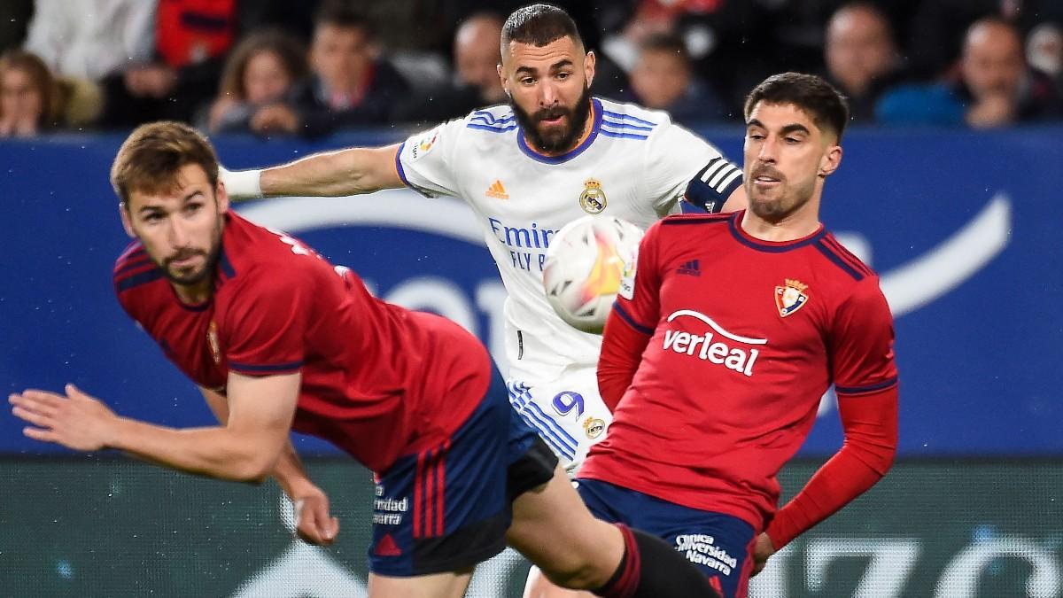 Benzema, en un lance del encuentro ante Osasuna