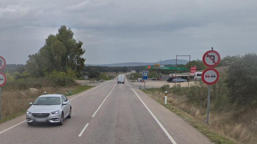 Herido un motorista de 52 años en una caída cerca de Cáceres