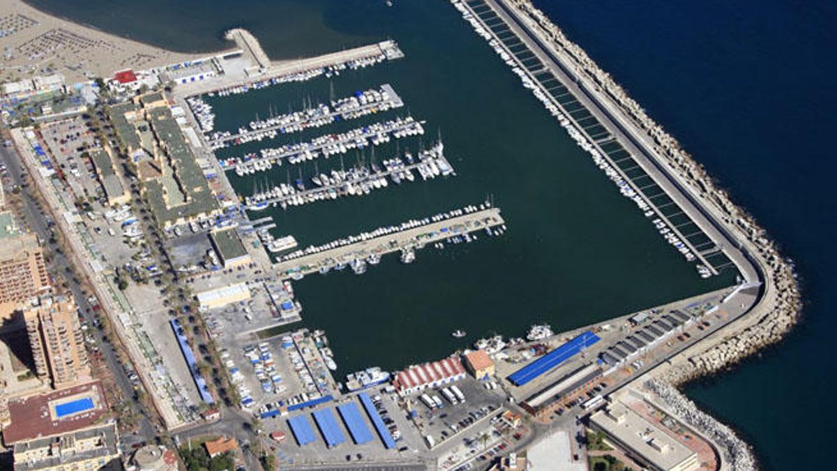 Vista aérea del puerto de Fuengirola.