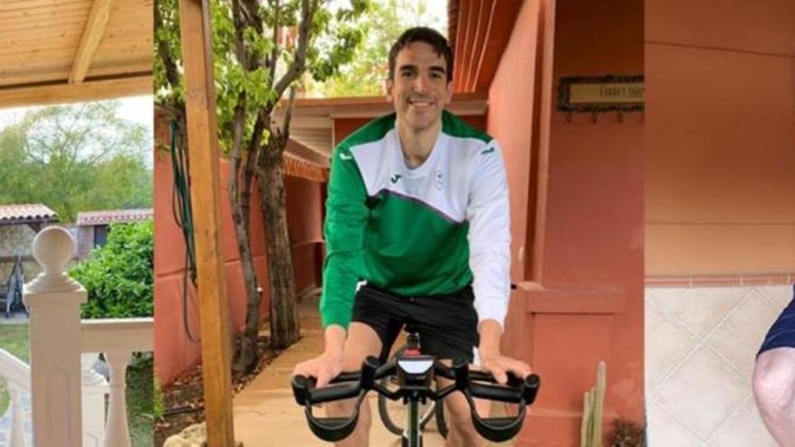 Alberto Díaz, Carlos Suárez y Rubén Guerrero, con sus bicicletas.