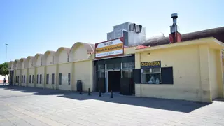 Susto en los servicios sociales de Tres Barrios: un hombre amenaza a trabajadores con "un arma simulada"
