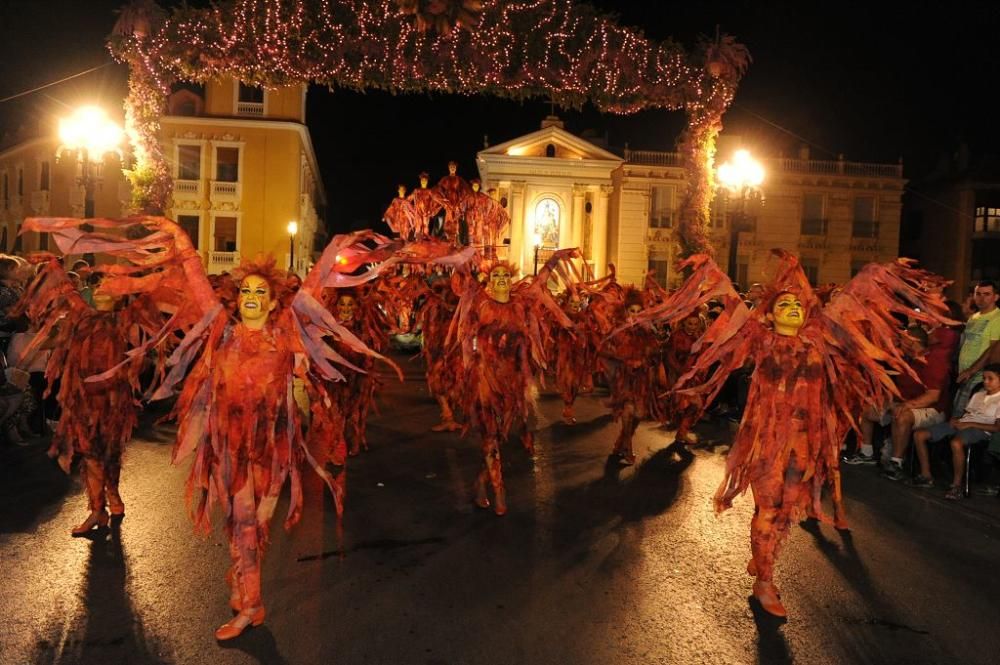 Desfile de Moros y Cristianos por las calles de Mu