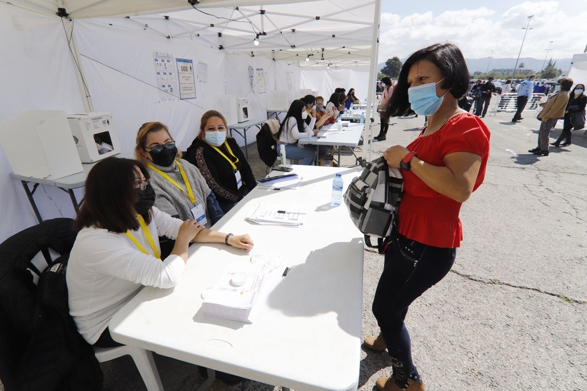 Los ecuatorianos residentes en la Región votan en las elecciones de su país