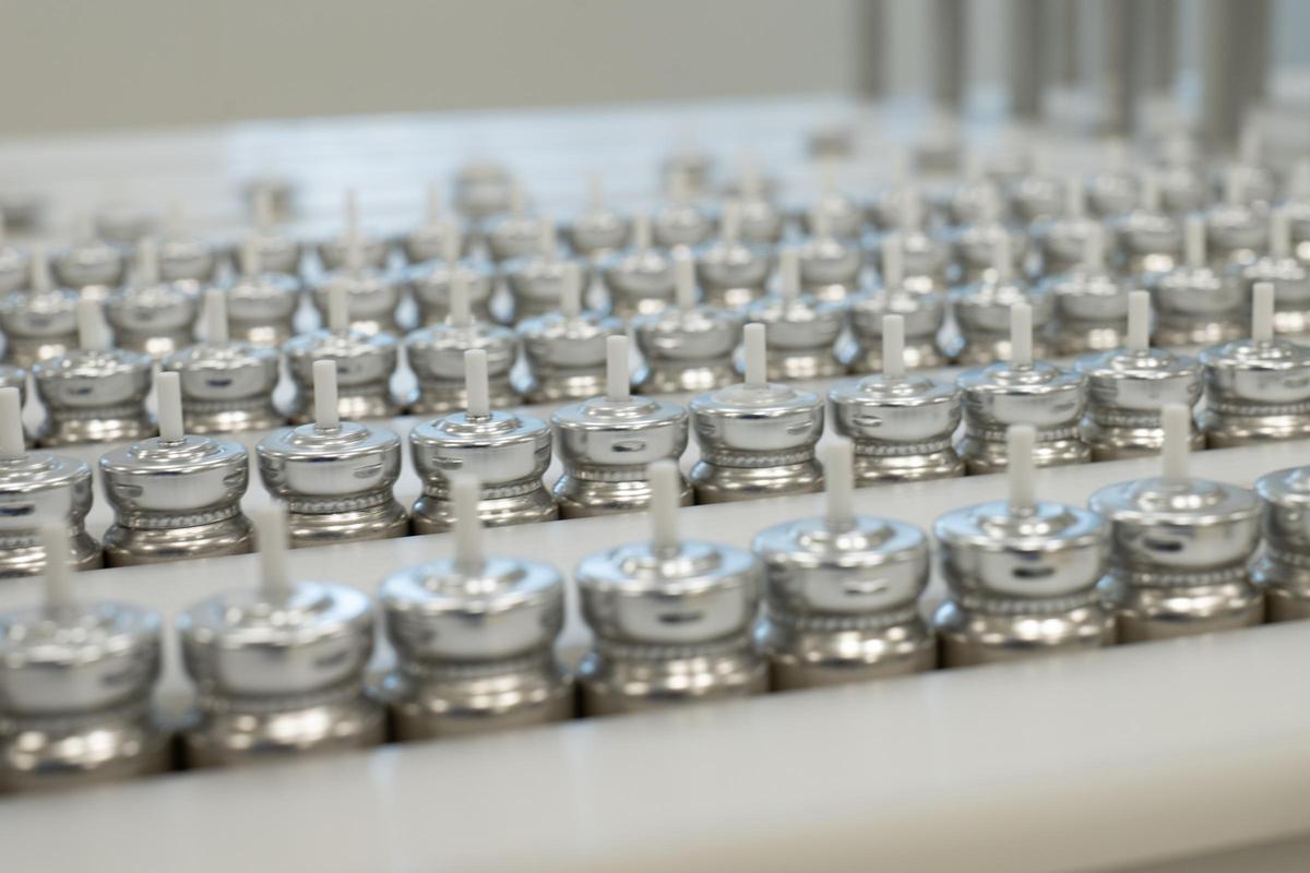 Así es la fábrica donde se producen los inhaladores que luchan contra el cambio climático