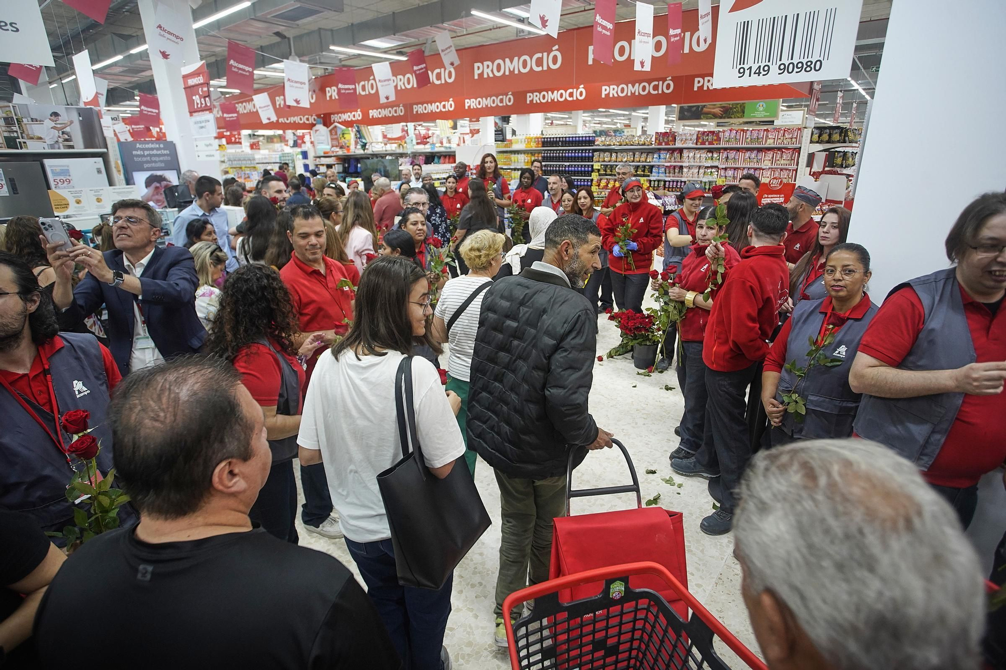 Les imatges de la inauguració del nou supermercat Alcampo de l'Espai Gironès