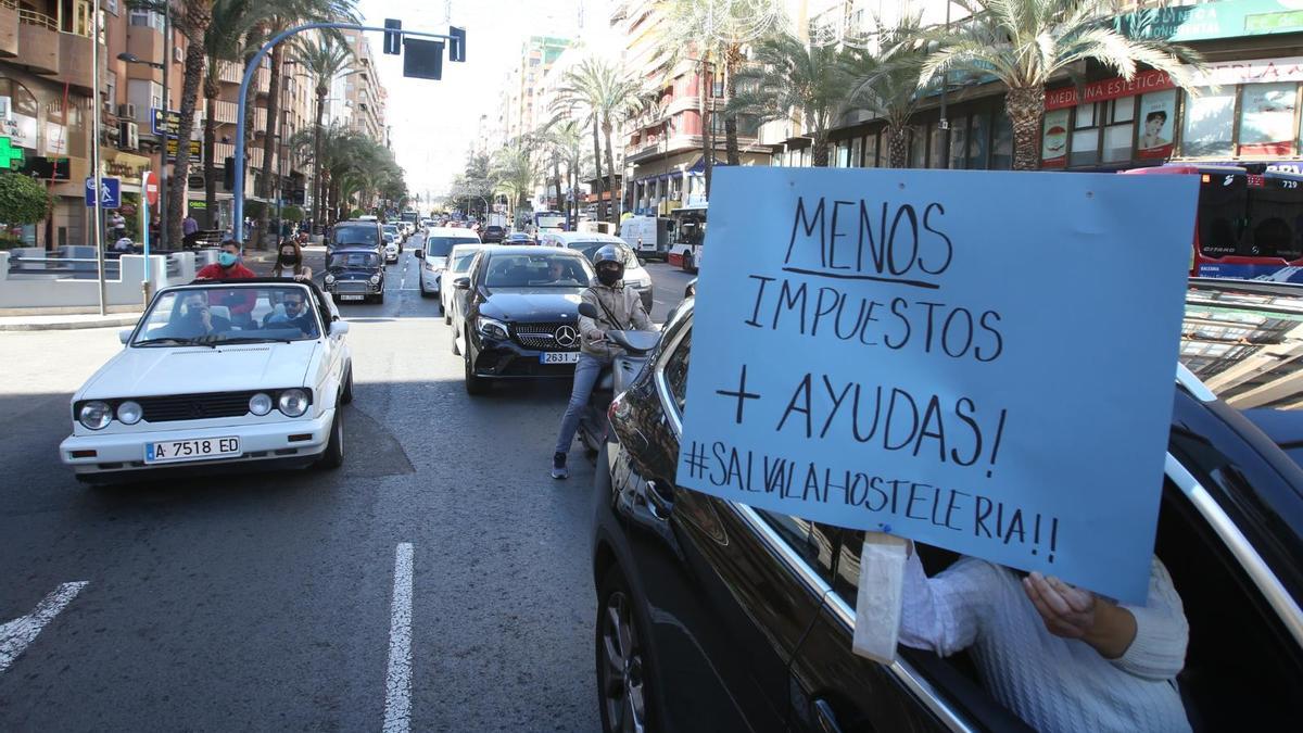 Una protesta de la hostelería colapsa el centro de Alicante