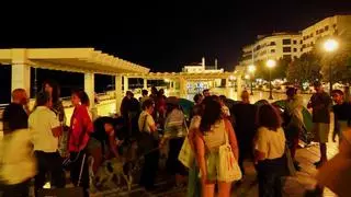 La Asamblea por la Vivienda en Lanzarote crece y refuerza su protesta en la acampada de Arrecife pese a la advertencia de la Policía Local