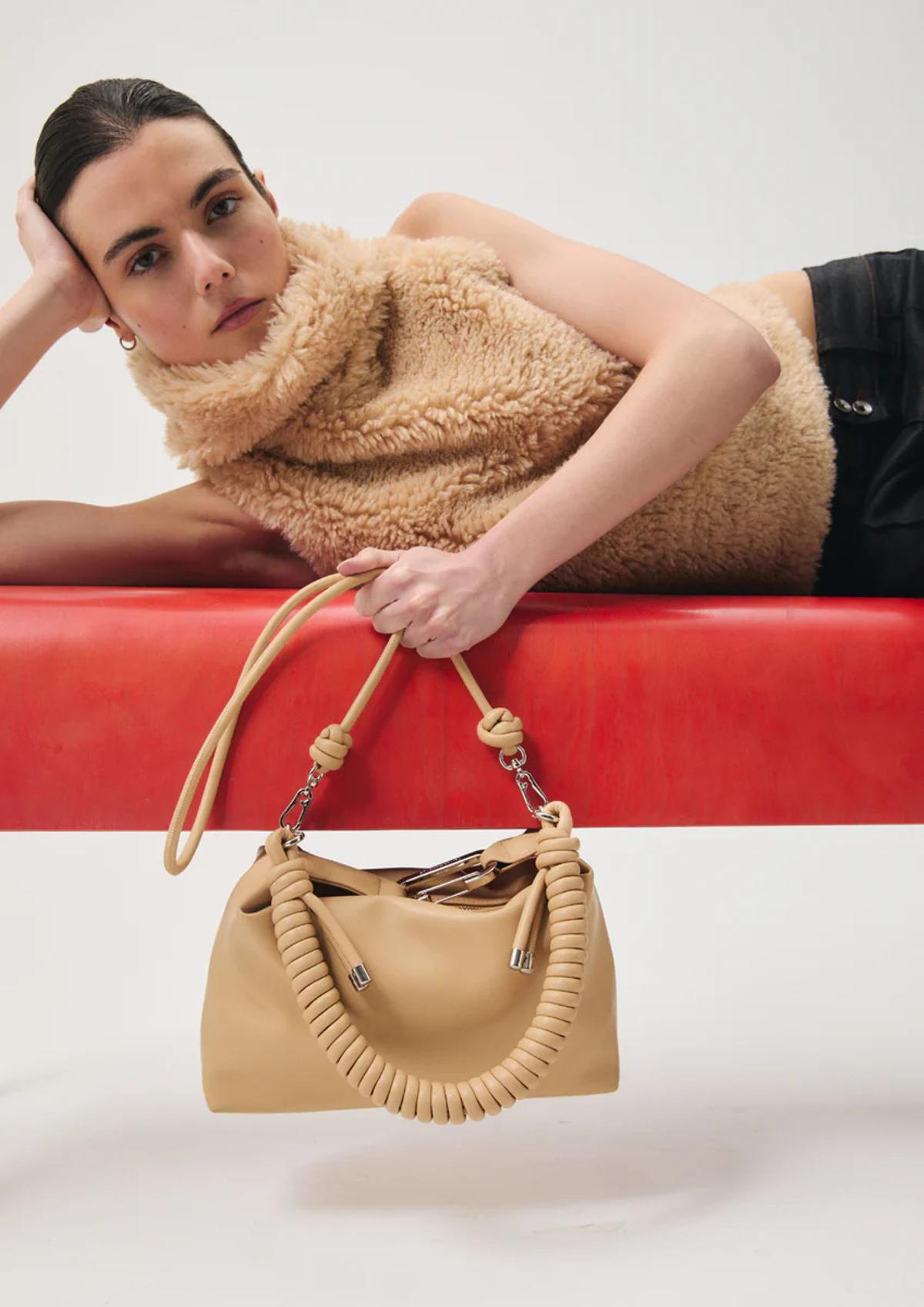 Olivia Mareque (bolso Kenza Medium, 149 euros)