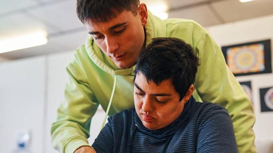 La Fundació la Llar impulsa un servei d'assistent personal per a infants i joves