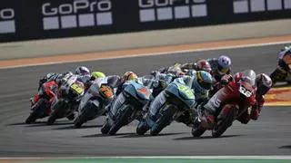 Ángel Piqueras se sobrepone a dos vueltas de sanción para llevarse la victoria en Misano en Moto3