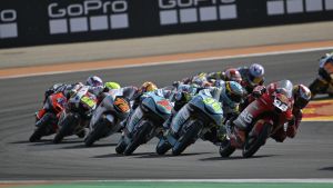 Ángel Piqueras se impone en Misano en Moto3.