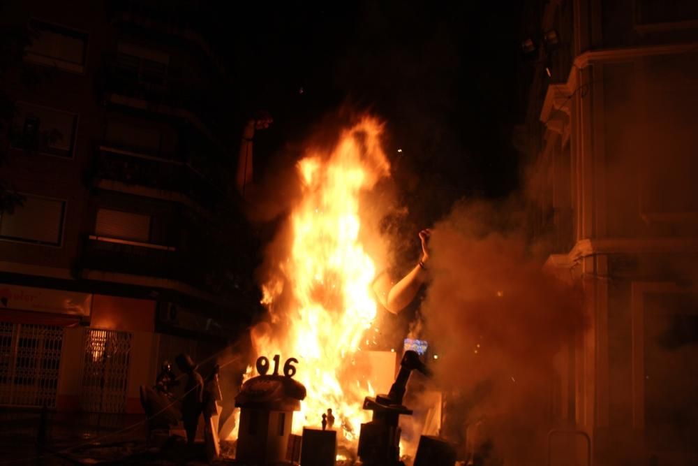 Arde la falla contra la violencia de género con Rocío Gil de remate